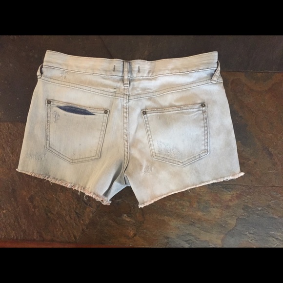 Free People Distressed Light Wash Jean Shorts s 28 - Picture 2 of 9